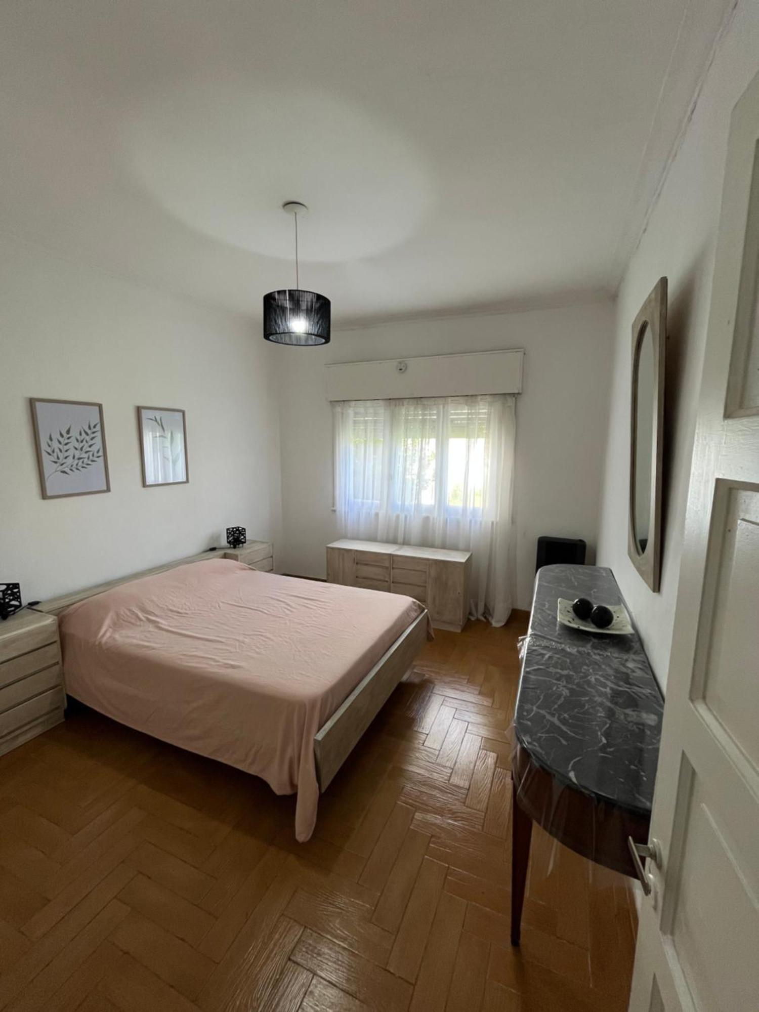Сasa de vacaciones Casa Con Gran Jardin *