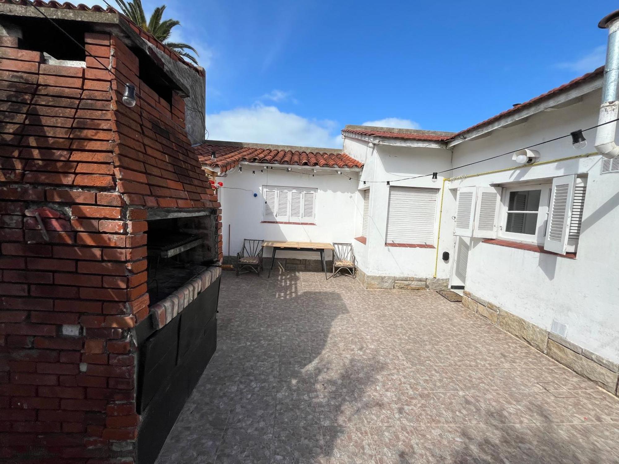Casa Con Gran Jardin * Mar del Plata